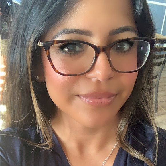 Meet your Posher, Lisa - Picture 2 of 2